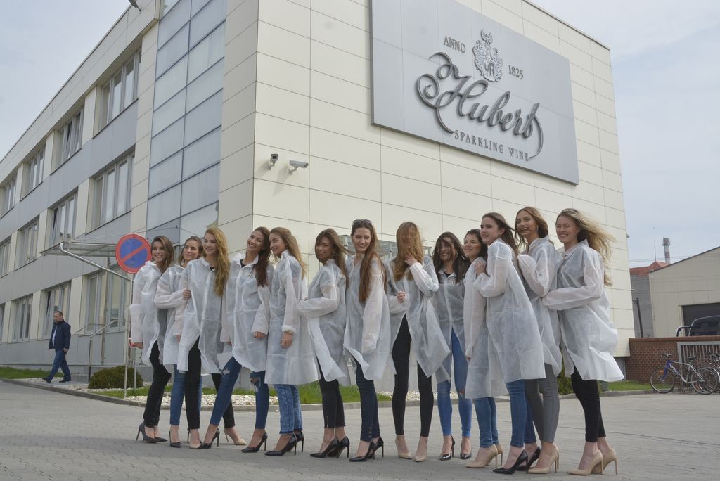 Miss Slovensko 2016 získa vaňu plnú sektu