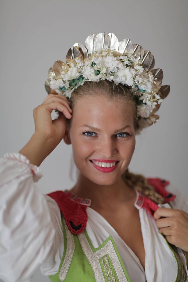 MISS SLOVENSKO 2012 si do sveta vezie kroj z Lúčnice