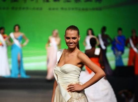 Andrea Pojezdálová na World Fashion Designer Award 2012